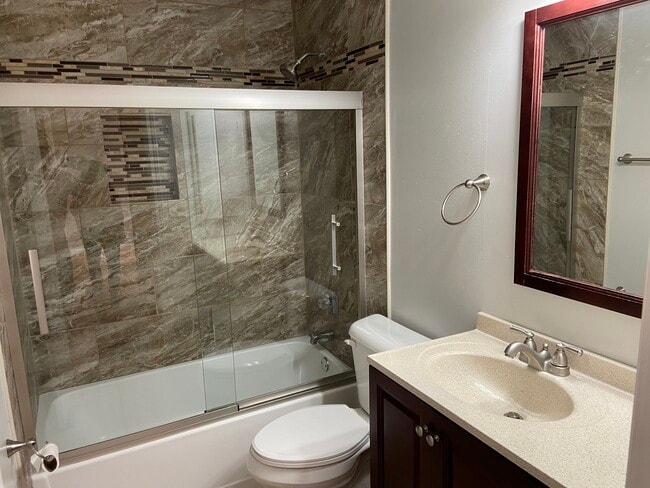 Building Photo - 1055 Stonehedge Dr