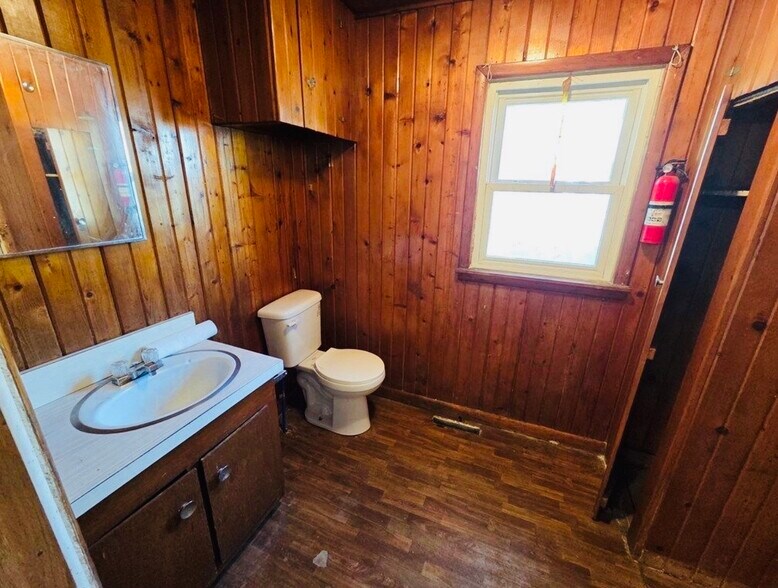 Building Photo - 1704 11th Ave S