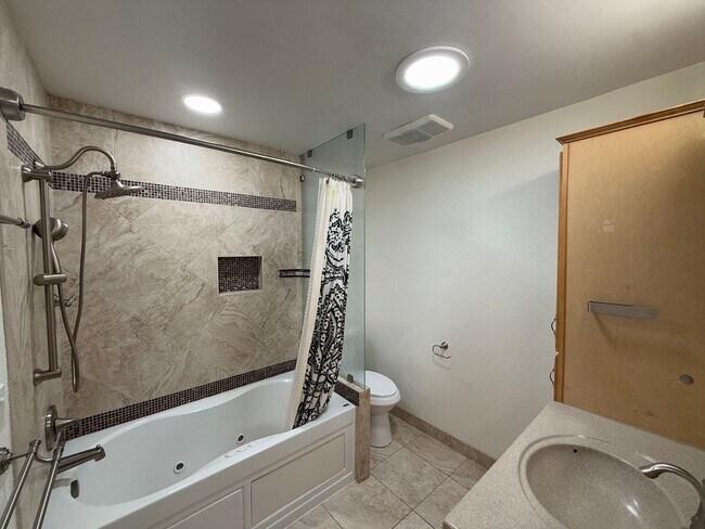 Building Photo - Charming 4BR San Diego Home with Front Dec...