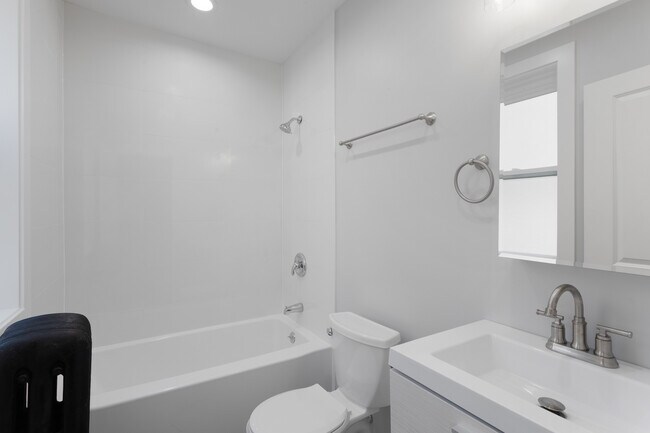 Building Photo - 7381 N Damen Ave