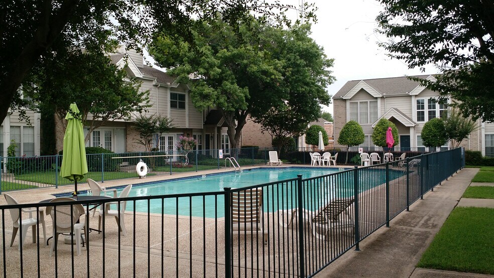 Apartment Pool - 5881 Preston View Blvd