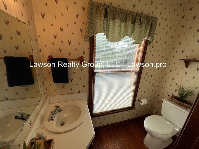 Building Photo - 2217 Jefferson St SW