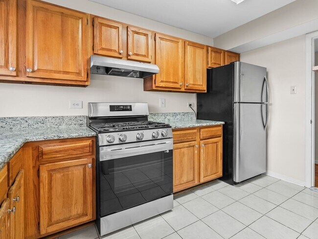 Building Photo - Commuter’s Dream! Large 2BR/2BA Condo Steps from Metro – All Utilities Included!