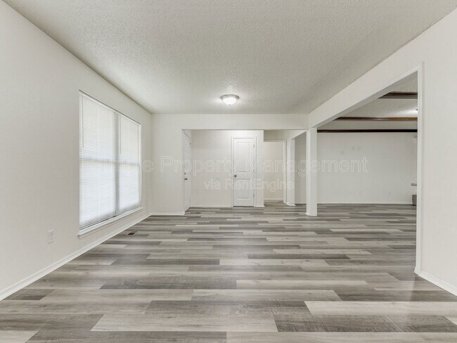 Building Photo - 704 Pepperdine Ave