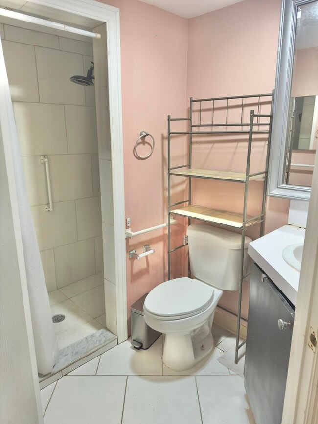 Building Photo - 5312 Bowling Green Dr