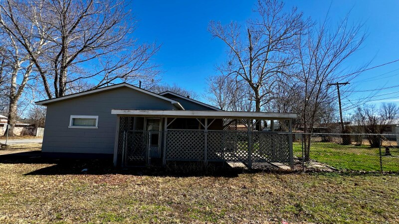 Building Photo - 1608 Glennen Dr