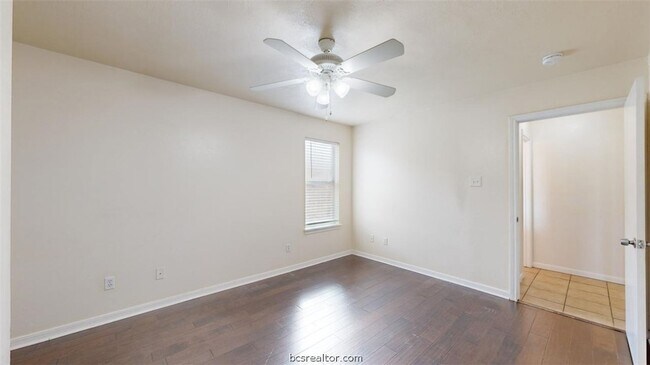 Building Photo - 915 Bougainvillea St