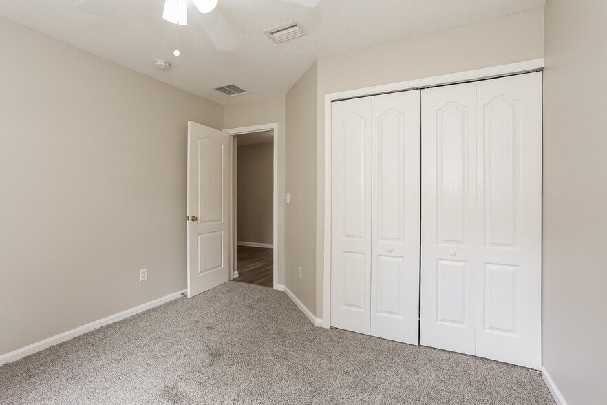Building Photo - 2267 Brian Lakes Dr E