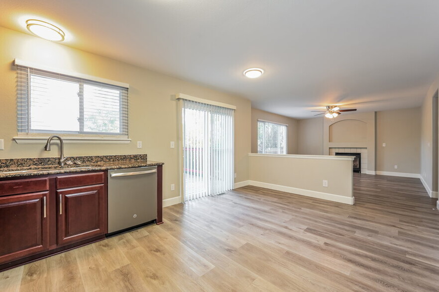 Building Photo - 9879 S Castle Ridge Cir