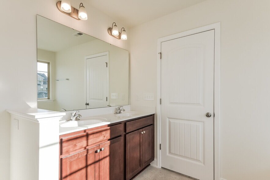 Building Photo - 26 Cordova St