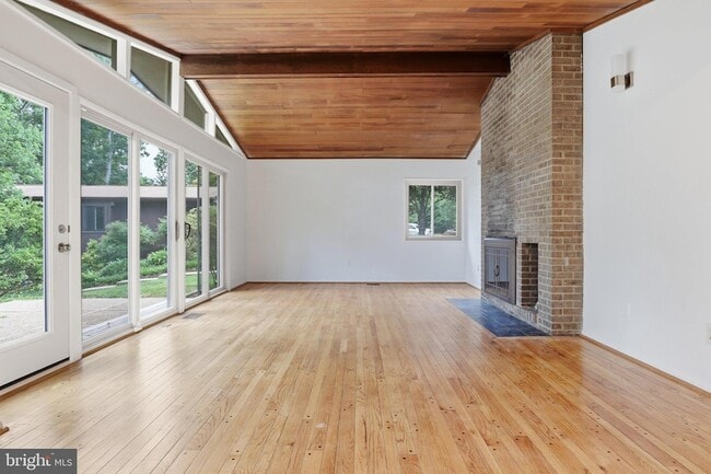 Building Photo - 8804 Mansion Farm Pl