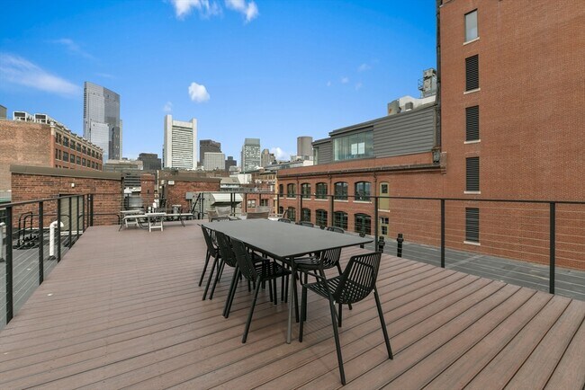 Building Photo - 319 A St