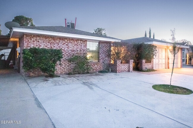 Building Photo - 11416 Lake Ozarks Dr