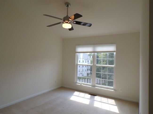 Building Photo - Two Bedroom, Two Level Condo Near Van Dorn...