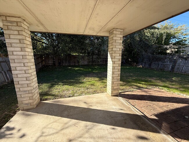 Building Photo - 1305 Fox Creek Dr