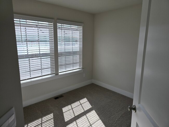 Building Photo - 601 W Jubal Early Dr