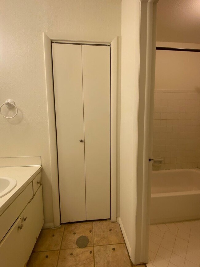 Building Photo - 4723 S Granite Pl
