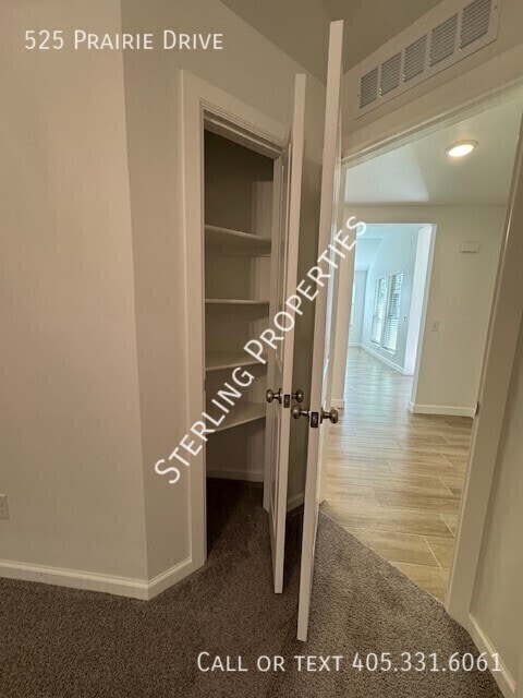 Building Photo - 525 Prairie Dr