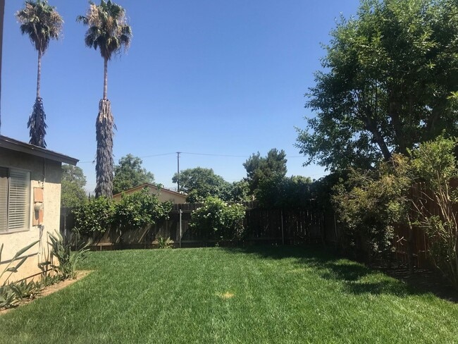 Building Photo - Grand Terrace Family Home