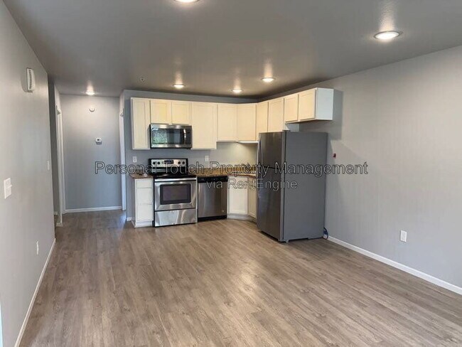 Building Photo - 808 7th Ave S