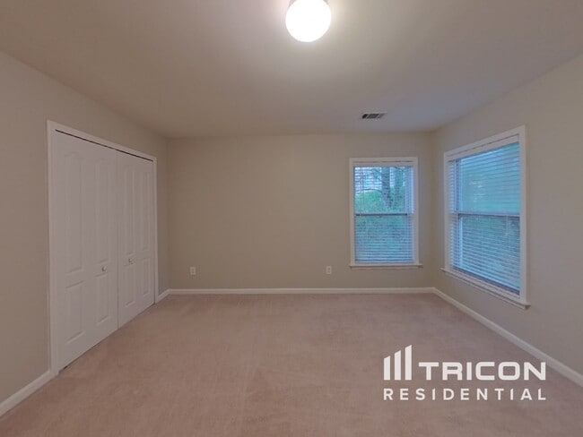 Building Photo - 5371 Lakerock Dr SW