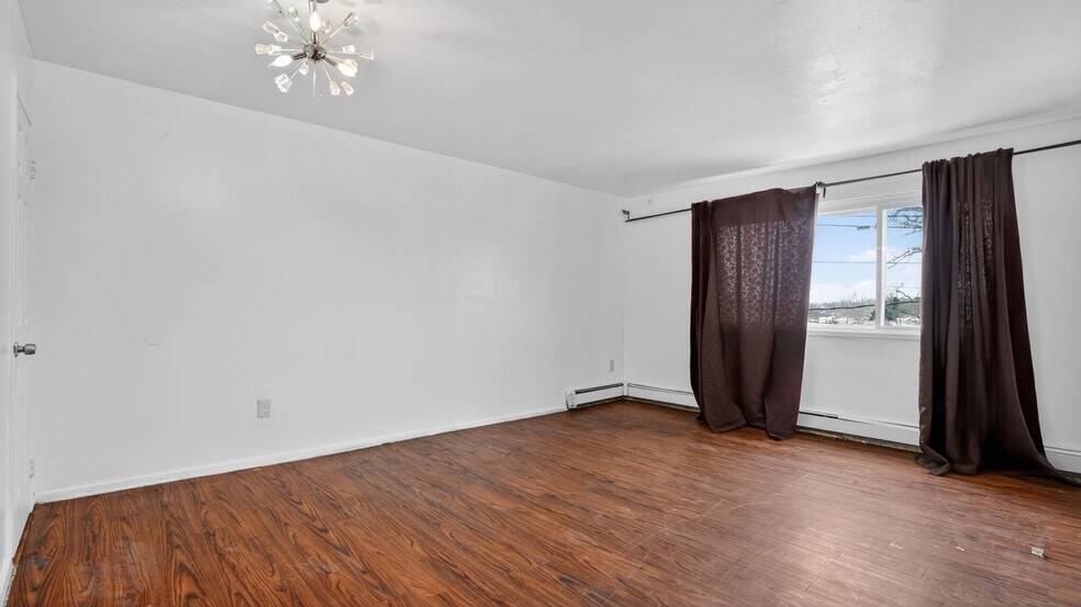 Building Photo - 1102 E 233rd St