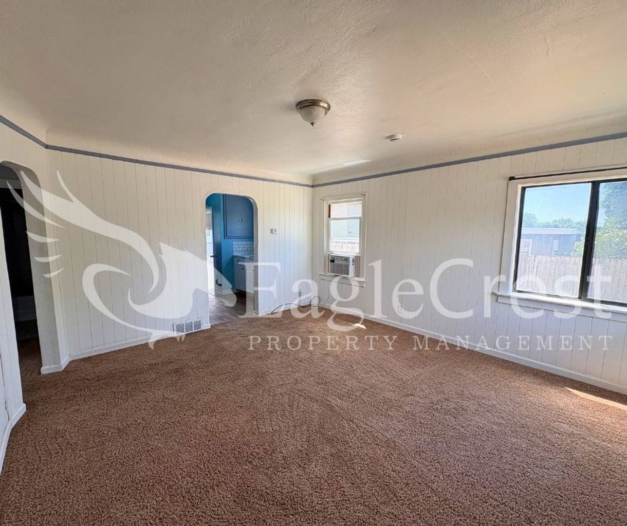 Building Photo - Charming 2-Bedroom Home with Modern Finishes & Open Yard