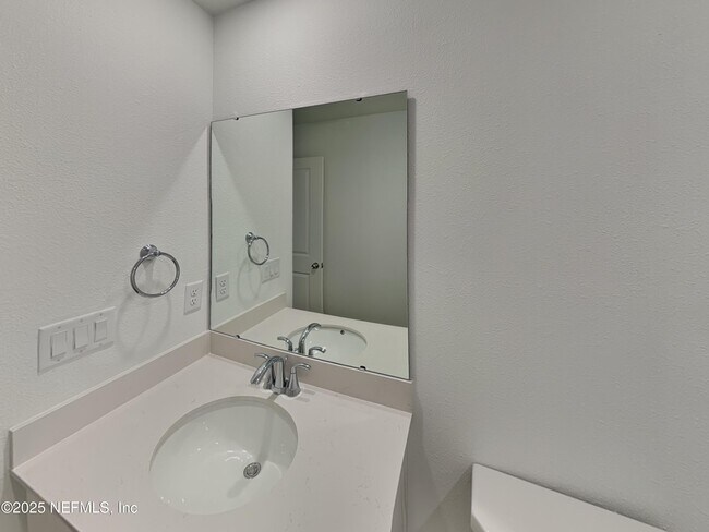 Building Photo - 610 Holly Lks Dr