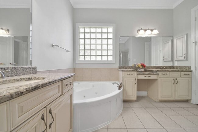 Building Photo - 6523 Monrovia Ln