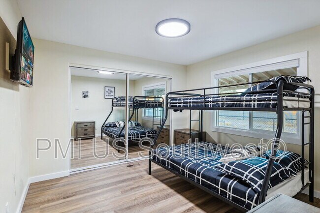 Building Photo - 437 Riverfront Dr