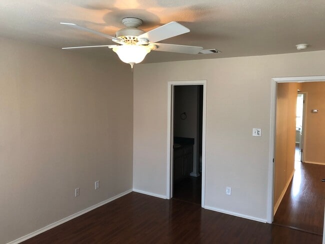 Building Photo - UT PRE-LEASE: 2 BR / 2 BA - Top Floor Unit...