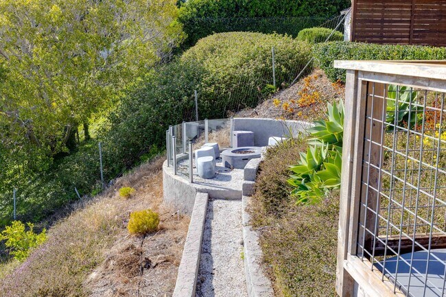 Building Photo - Enjoy the view from this 4 bedroom home with solar and overlooking the lagoon in quiet neighborhood