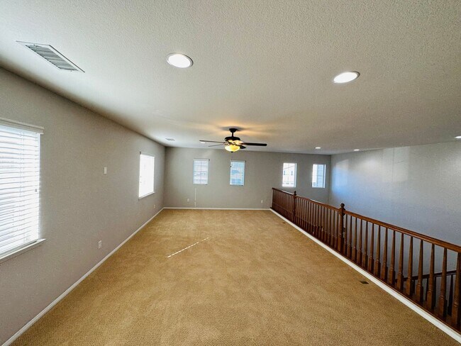Building Photo - Oversized 5 bedroom Copper Canyon Murrieta...