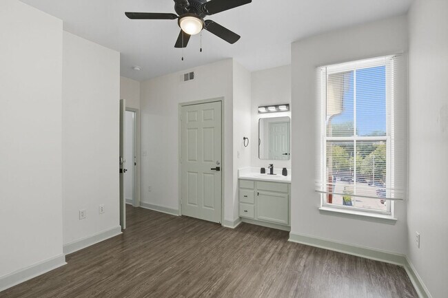 Building Photo - 510 S Highland St