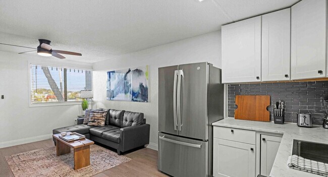 Building Photo - 556 Coral Ct