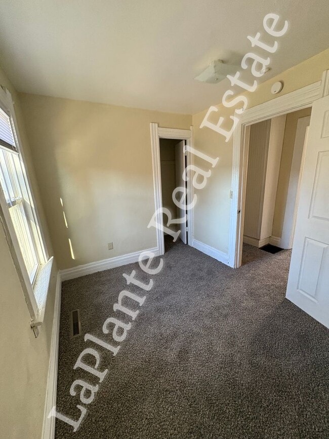 Building Photo - Spacious 4-Bed Home with Fresh Updates in ...