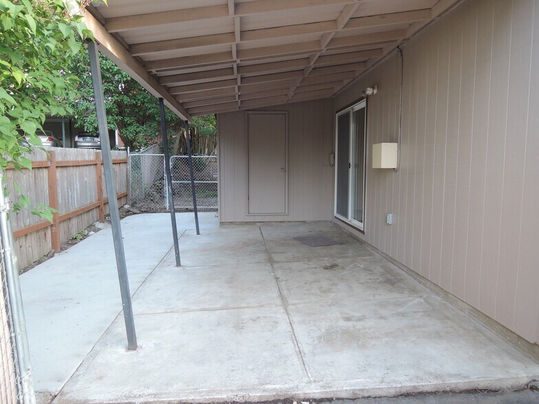 Covered Car Port - 627 SW Center St