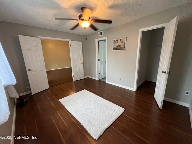 Building Photo - 636 Aquatic Dr