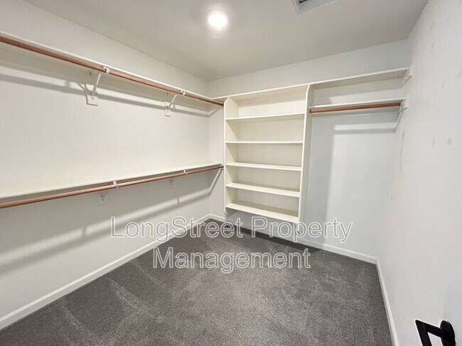 Building Photo - 7237 SE Berg Dr