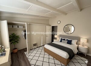 Building Photo - 1180 W Valencia Dr