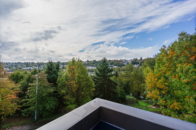 Building Photo - 2010 S Judkins St