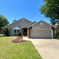 Building Photo - Enjoy Coming Home To This Beautiful and Well Maintained Home Close To Shopping, Restaurants & More!