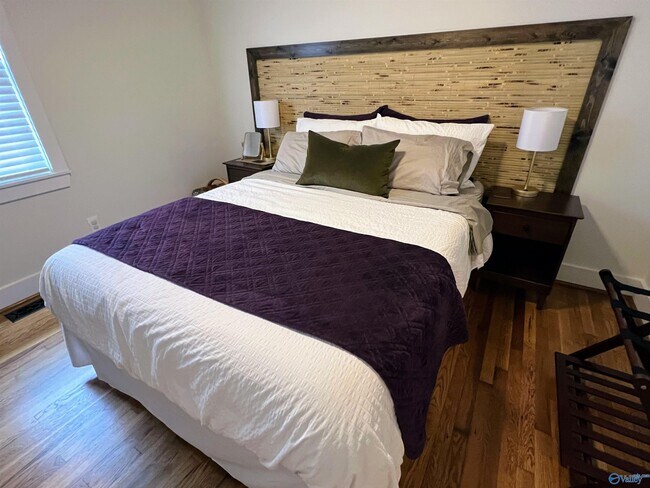 Building Photo - 1612 NE Wellman Ave