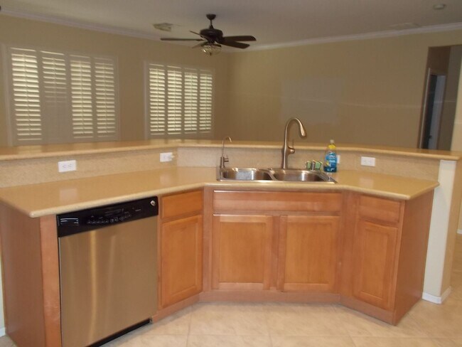 Building Photo - Elegant Single-Story Home in a Gated Commu...
