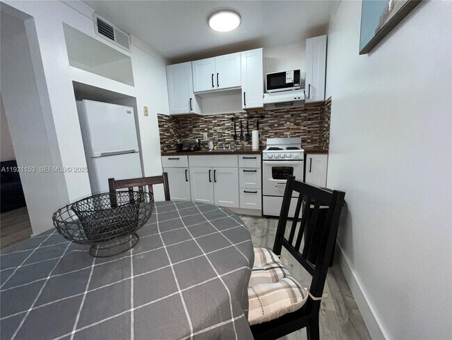 Building Photo - 326 Wilson St