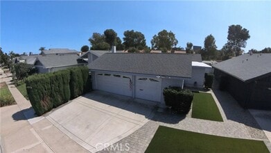 Building Photo - 1118 W Curie Ave