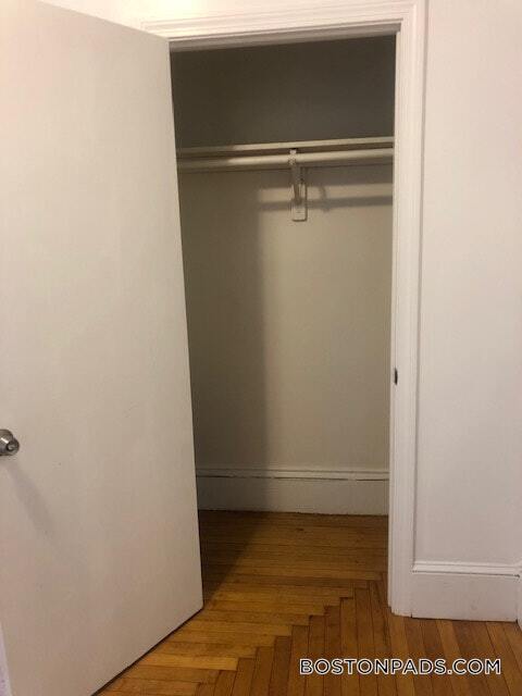 Building Photo - 33 Algonquin St