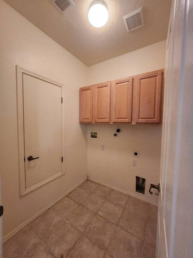 Building Photo - 6323 Goldfield Pl NE