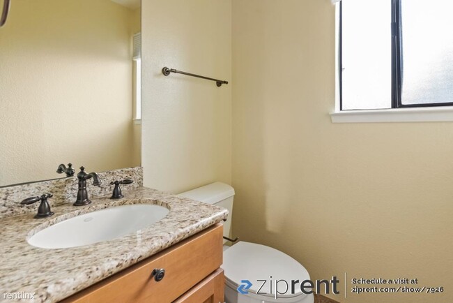 Building Photo - 2 br, 1.5 bath Condo - 824 Cedar St, Redwo...