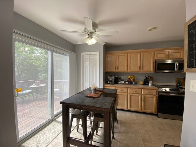 Building Photo - 3672 Fieldstone Dr